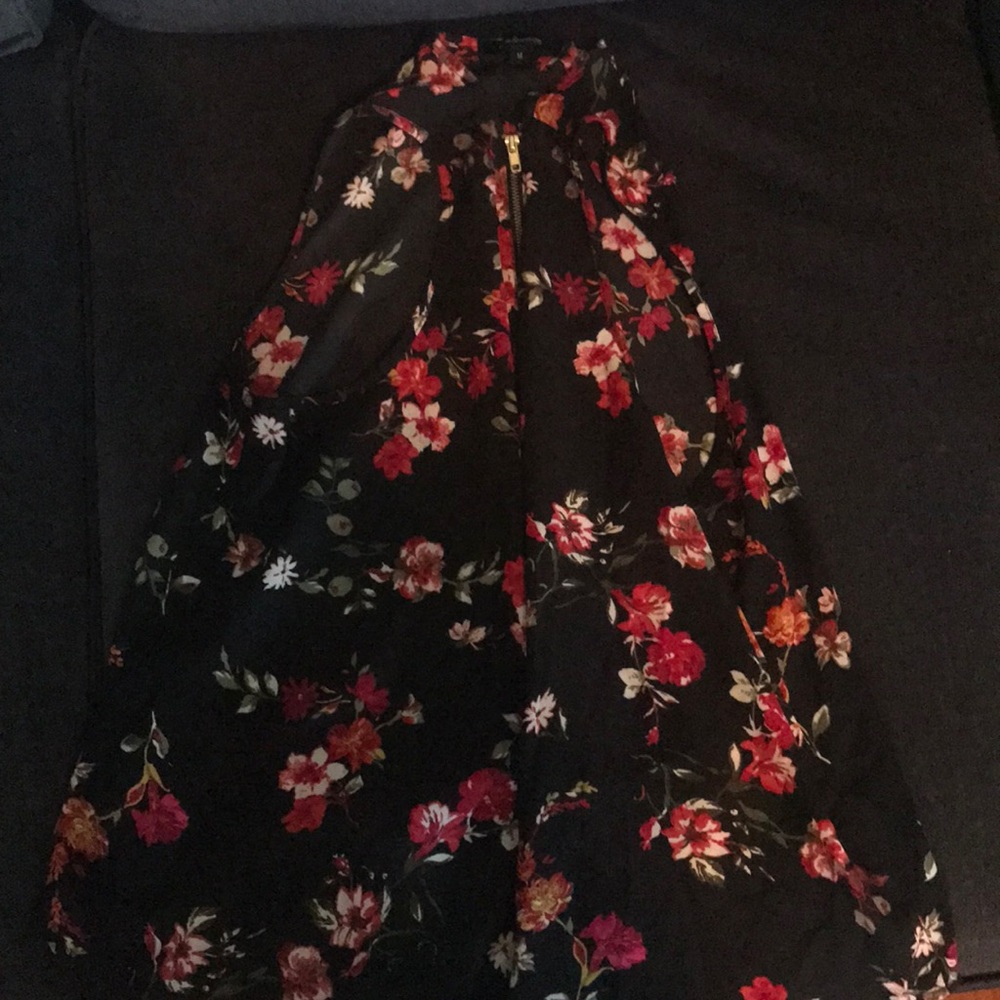 Clothes - Picture 3 of 3